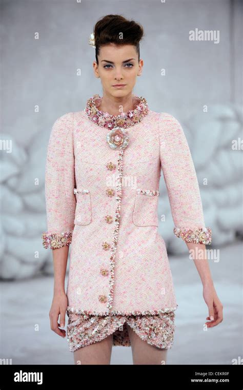 tela tweed chanel|chanel tweed suit pink.